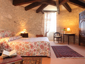  Chateau De La Cote Hotel, 